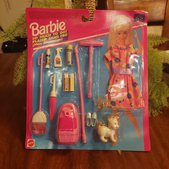 Vintage Barbie RARE So Much To Do Cleaning Set with CHARM NOS Sealed Near MINT - Picture 2 of 10